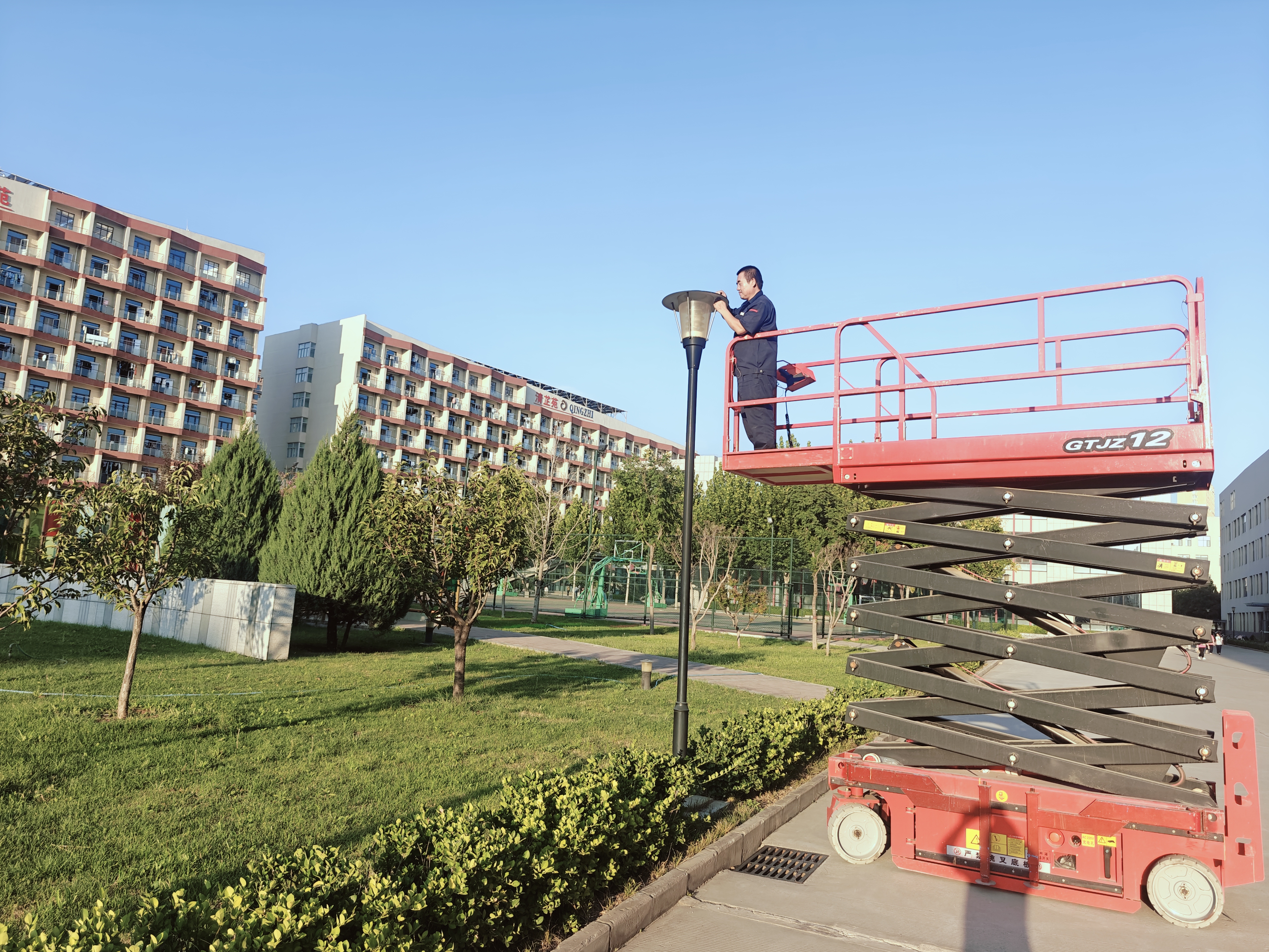 校园维修维护(图1)